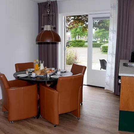 In De Buurt Nocleg ze śniadaniem Waalwijk