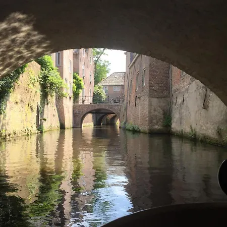 In De Buurt Nocleg ze śniadaniem Waalwijk